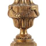 Klassizistische Amphore mit Sockel - фото 1