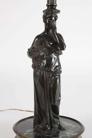 Figürliche Tischlampe - фото 2 Figürliche Tischlampe - фото 2