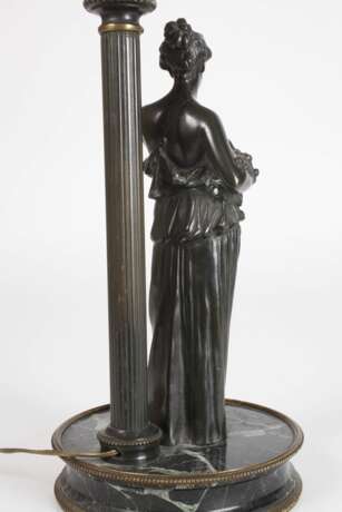 Figürliche Tischlampe - фото 4 Figürliche Tischlampe - фото 4