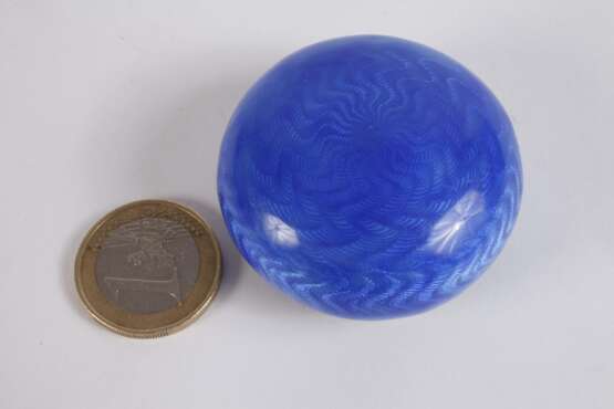 Feine Pillendose mit Emaillemalerei - фото 3 Feine Pillendose mit Emaillemalerei - фото 3