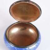 Feine Pillendose mit Emaillemalerei - фото 4