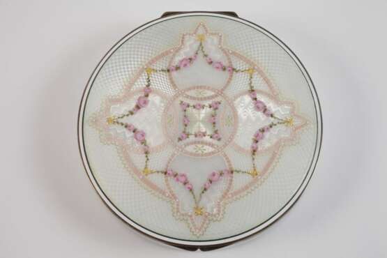 Große Silberdose mit feiner Emaillearbeit - фото 2 Große Silberdose mit feiner Emaillearbeit - фото 2