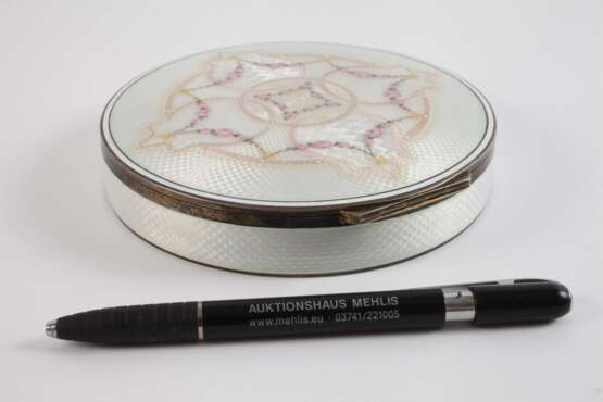 Große Silberdose mit feiner Emaillearbeit - фото 3 Große Silberdose mit feiner Emaillearbeit - фото 3