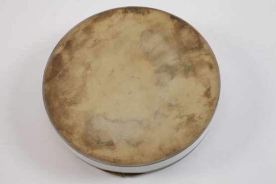 Große Silberdose mit feiner Emaillearbeit - фото 4 Große Silberdose mit feiner Emaillearbeit - фото 4