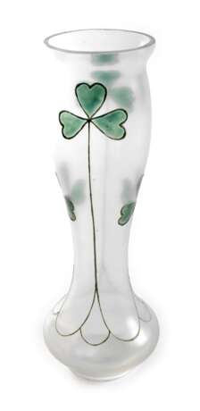 Jugendstilvase mit Kleeblattdekor - фото 1