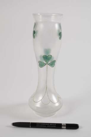 Jugendstilvase mit Kleeblattdekor - фото 2