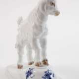 Meissen ”Ziegenbock auf Napf, klein” - photo 2