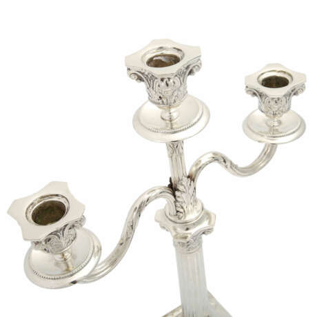 GEBRÜDER KÜHN Paar 3-flammige Kerzenleuchter, 800 Silber, 20. Jahrhundert. - Foto 5