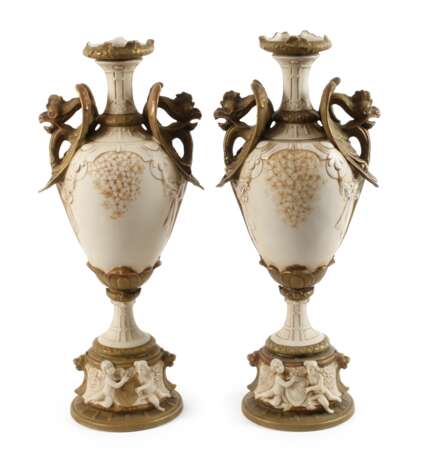 Royal Dux Paar große Prunkvasen mit Drachenhenkel - Foto 1 Royal Dux Paar große Prunkvasen mit Drachenhenkel - Foto 1