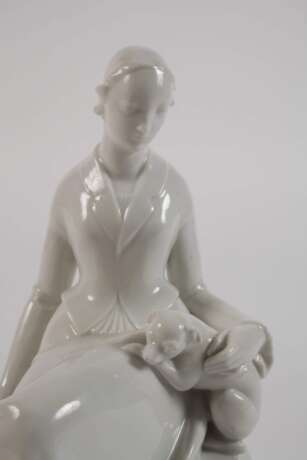 Heubach Lichte Mädchen mit Schoßhund - photo 2 Heubach Lichte Mädchen mit Schoßhund - photo 2