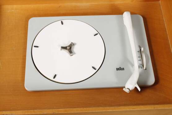 Hans Gugelot, Radio-Phono-Kombination "PK-G5" - photo 2 Hans Gugelot, Radio-Phono-Kombination "PK-G5" - photo 2