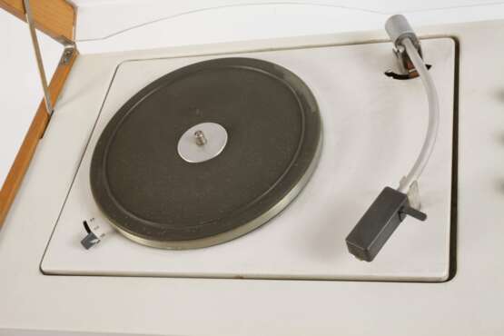 Dieter Rams, Radio/Plattenspieler Braun "SK 55" - фото 2 Dieter Rams, Radio/Plattenspieler Braun "SK 55" - фото 2