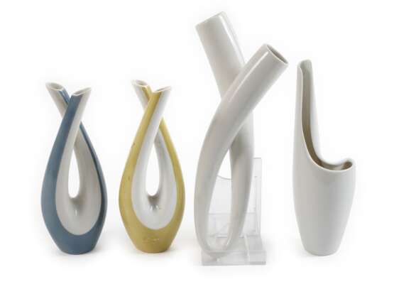 Rosenthal drei Zweihalsvasen und Vase "Landebahn" - photo 1 Rosenthal drei Zweihalsvasen und Vase "Landebahn" - photo 1