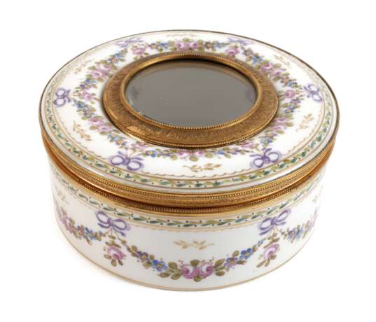 Deckeldose im Sevrés-Stil - Foto 1 Deckeldose im Sevrés-Stil - Foto 1