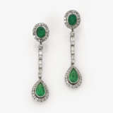 Ein Paar Ohrgehänge mit Smaragden und Diamanten. USA, 1960er-1970er Jahre - фото 1