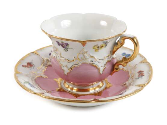 Meissen Prunktasse mit Untertasse "B-Form" - photo 1