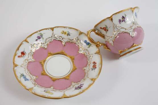 Meissen Prunktasse mit Untertasse "B-Form" - photo 2