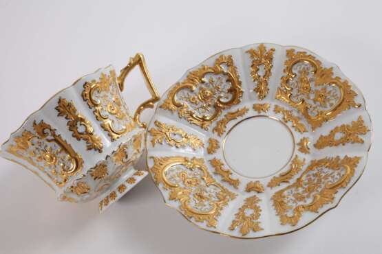 Meissen Prunktasse Rocaillerelief - photo 2 Meissen Prunktasse Rocaillerelief - photo 2