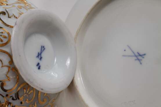 Meissen Prunktasse Rocaillerelief - photo 3 Meissen Prunktasse Rocaillerelief - photo 3