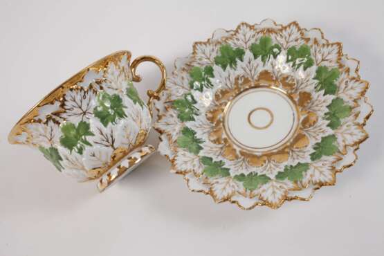 Meissen Prunktasse Weinlaubrelief - photo 2