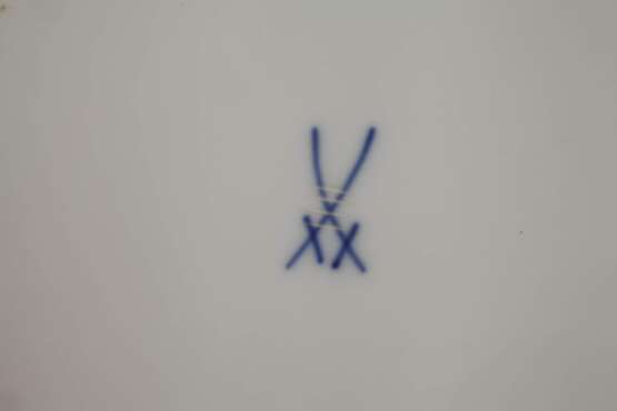 Meissen Prunkschale "Blumenbukett/Blaufond" - фото 4 Meissen Prunkschale "Blumenbukett/Blaufond" - фото 4