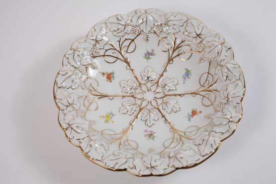 Meissen Prunkschale Streublümchendekor - photo 2