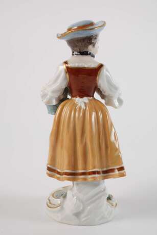 Meissen "Gärtnerkind mit Blumenkorb" - photo 3