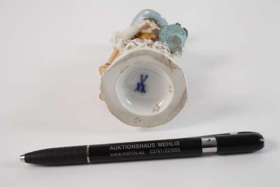 Meissen "Gärtnerkind mit Blumenkorb" - photo 4