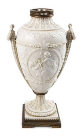 Schwarza-Saalbahn Prunkvase Puttenrelief - Foto 1 Schwarza-Saalbahn Prunkvase Puttenrelief - Foto 1