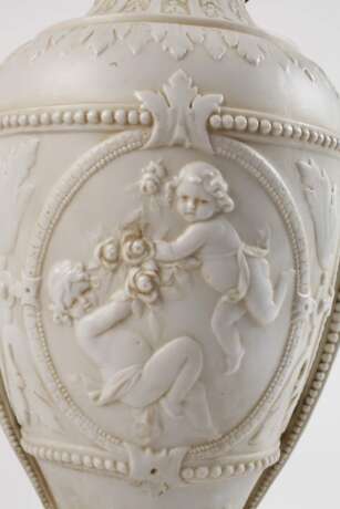 Schwarza-Saalbahn Prunkvase Puttenrelief - Foto 2 Schwarza-Saalbahn Prunkvase Puttenrelief - Foto 2