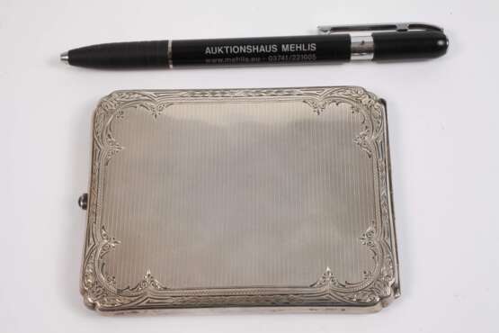 Silber Zigarettendose mit Emailleeinlagen - photo 3 Silber Zigarettendose mit Emailleeinlagen - photo 3