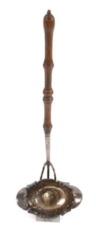 Barocke Silberkelle mit Münze - фото 1 Barocke Silberkelle mit Münze - фото 1