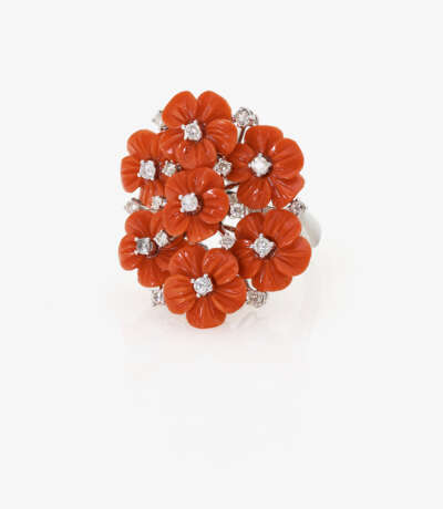 Ring mit Korallenblüten und Brillanten - Foto 1