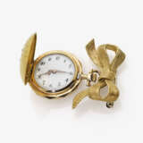 Schleifenförmige Brosche mit Uhr. Uhr: Schweiz. Brosche: Italien. Uhr: um 1905. Brosche: 2. Hälfte 20. Jahrhundert - photo 1