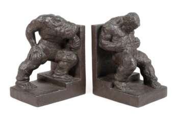 Paar Buchstützen mit Atlanten