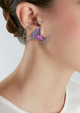 JAR COLOURED SAPPHIRE AND DIAMOND EARRINGS - Foto 2 JAR COLOURED SAPPHIRE AND DIAMOND EARRINGS - Foto 2