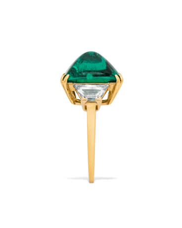 VAN CLEEF & ARPELS EMERALD AND DIAMOND RING - photo 3 VAN CLEEF & ARPELS EMERALD AND DIAMOND RING - photo 3