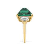 VAN CLEEF & ARPELS EMERALD AND DIAMOND RING - фото 3