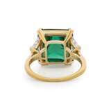 VAN CLEEF & ARPELS EMERALD AND DIAMOND RING - фото 6