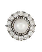 Broschen und Anstecknadeln. LATE 19TH CENTURY NATURAL PEARL AND DIAMOND PENDANT/BROOCH
