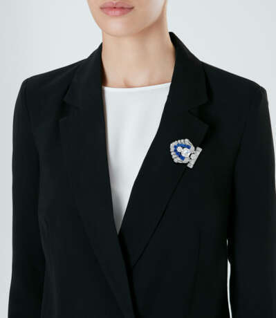 CARTIER ART DECO SAPPHIRE AND DIAMOND DRESS CLIP - photo 2 CARTIER ART DECO SAPPHIRE AND DIAMOND DRESS CLIP - photo 2