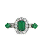 Античный период. IMPORTANT LATE 19TH CENTURY EMERALD AND DIAMOND BROOCH Античный период. IMPORTANT LATE 19TH CENTURY EMERALD AND DIAMOND BROOCH