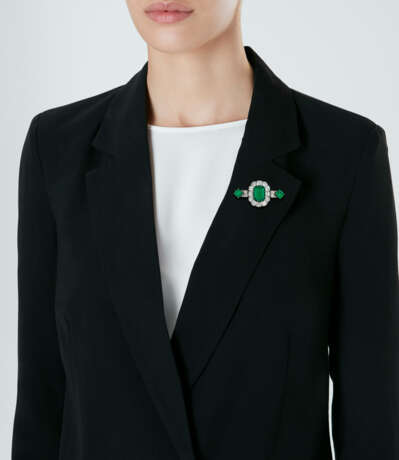 IMPORTANT LATE 19TH CENTURY EMERALD AND DIAMOND BROOCH - photo 2 IMPORTANT LATE 19TH CENTURY EMERALD AND DIAMOND BROOCH - photo 2