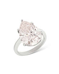 COLOURED DIAMOND RING