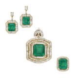 SUITE OF EMERALD AND DIAMOND JEWELLERY - photo 1