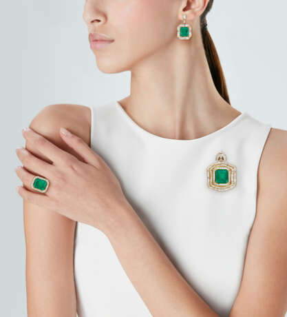 SUITE OF EMERALD AND DIAMOND JEWELLERY - photo 2 SUITE OF EMERALD AND DIAMOND JEWELLERY - photo 2