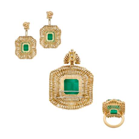 SUITE OF EMERALD AND DIAMOND JEWELLERY - photo 3 SUITE OF EMERALD AND DIAMOND JEWELLERY - photo 3