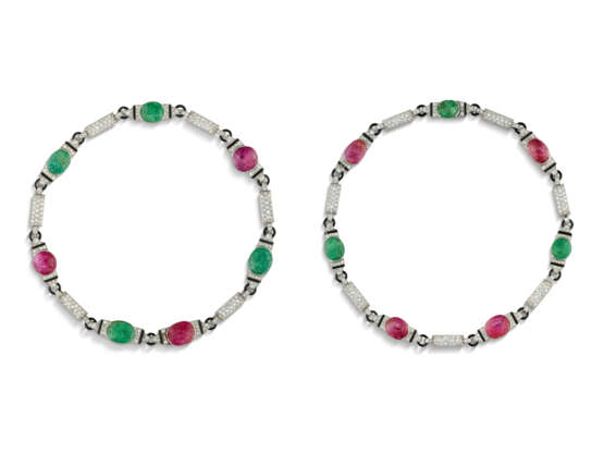 CHAUMET ART DECO RUBY, EMERALD, DIAMOND AND ENAMEL SAUTOIR - photo 2 CHAUMET ART DECO RUBY, EMERALD, DIAMOND AND ENAMEL SAUTOIR - photo 2