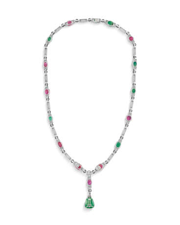 CHAUMET ART DECO RUBY, EMERALD, DIAMOND AND ENAMEL SAUTOIR - photo 4 CHAUMET ART DECO RUBY, EMERALD, DIAMOND AND ENAMEL SAUTOIR - photo 4