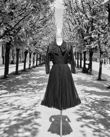 Kleid. Christian Dior für Dior Haute Couture, Paris Kollektion Frühjahr Sommer 1956 - photo 2